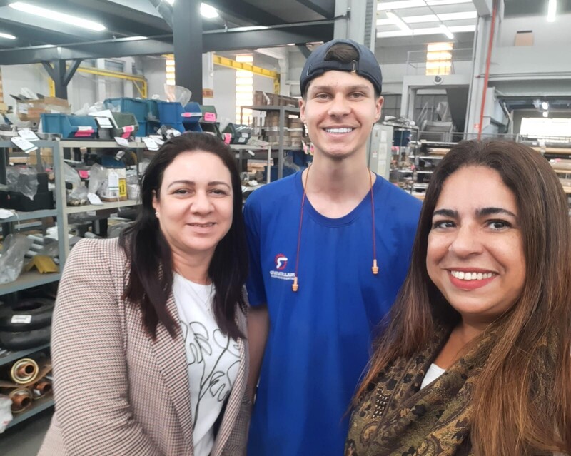 Nossa gestora Neide Oliveira visitou a Rulli, empresa parceira no Programa Jovem Aprendiz. 🤝