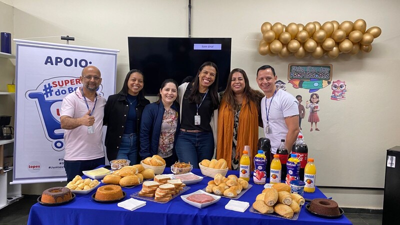 ☕✨ Hoje tivemos um delicioso café em homenagem ao Dia dos Professores! 💛