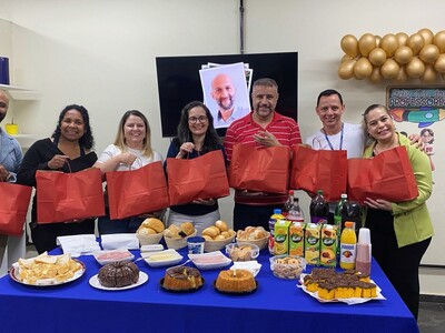 Nossos professores receberam um mimo especial oferecido pelo Supermercados Lopes! 🎁✨