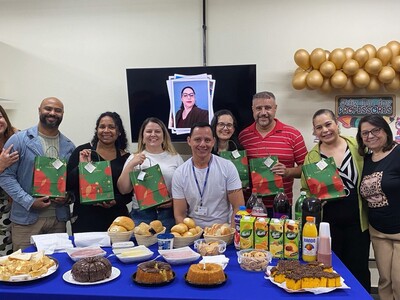 Nossos professores também foram presenteados com mimos cheios de carinho da Neide, Cida e Alex! 💐💙
