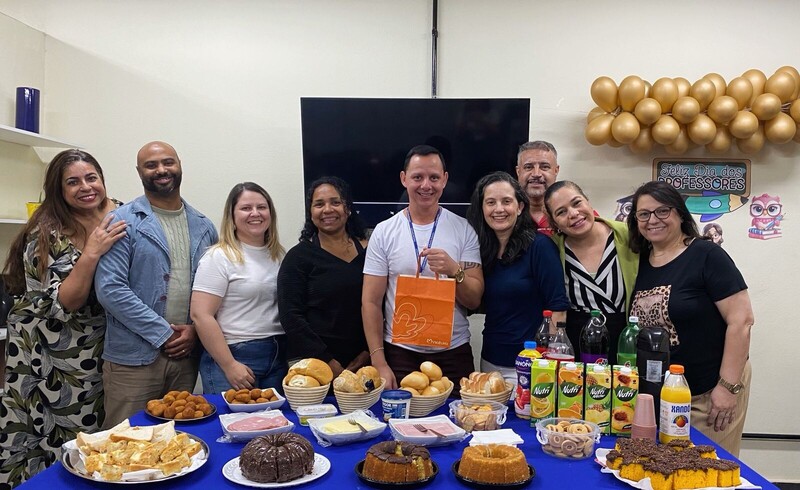 🎉 Ontem também tivemos um momento especial de homenagem dos professores ao nosso coordenador Alex! 💙