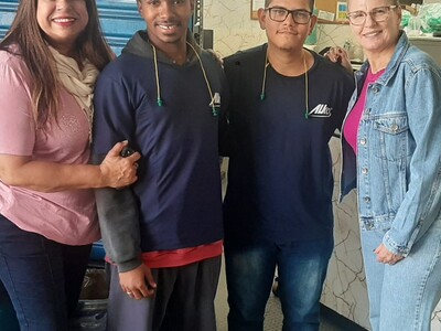 Na última sexta-feira, dia 24/10, pela manhã, nossa diretora Neide Oliveira esteve com a equipe de RH e os jovens aprendizes da empresa Alko 🤝✨