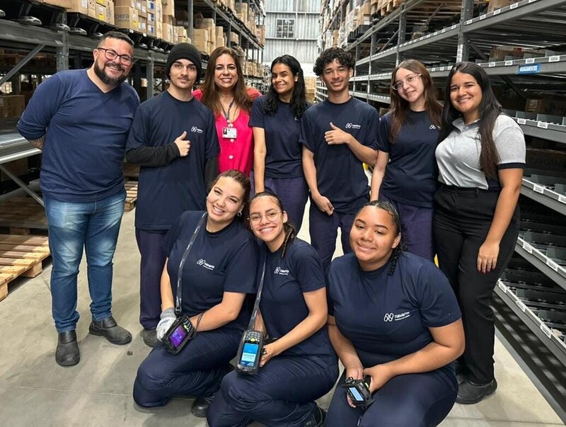 Nesta manhã, nossa gestora Neide Oliveira realizou uma visita à empresa Navarromed, nossa parceira no Programa Jovem Aprendiz. 🤝