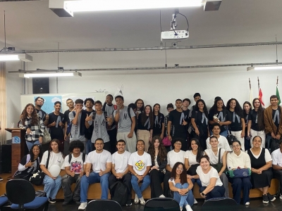 Finalizamos hoje a Semana de Conscientização do Janeiro Branco com nossos jovens aprendizes 🤍✨