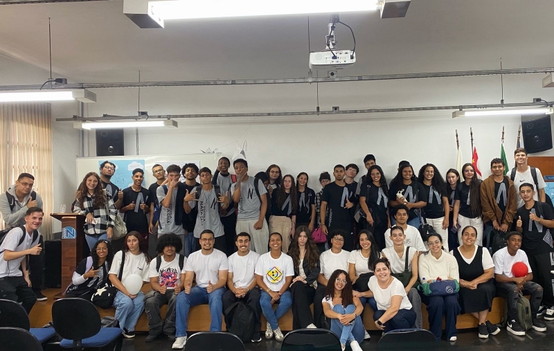 Finalizamos hoje a Semana de Conscientização do Janeiro Branco com nossos jovens aprendizes 🤍✨